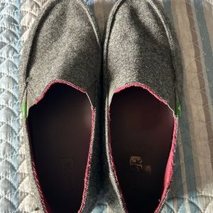 Sanuk size 10 in men’s slip on‘s.